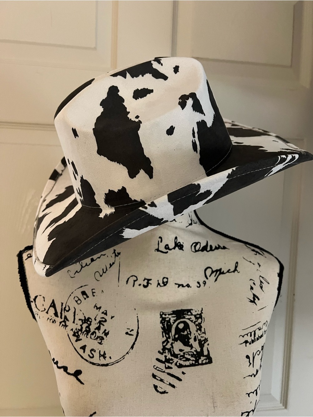Unisex Cowhide Pattern Wide-Brim Fedora Hat - Black & White